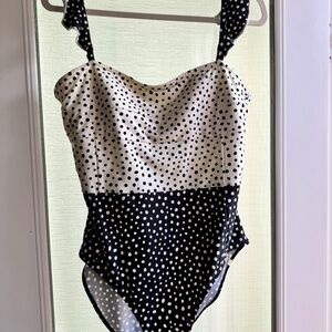 Summersalt Ruffle Oasis in Sea Urchin and White Polka-Dot